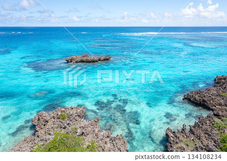 Miyakojimas clear turquoise ocean and vibrant coral reefs Miyakojimas clear turquoise ocean and vibrant coral reefs 134108234