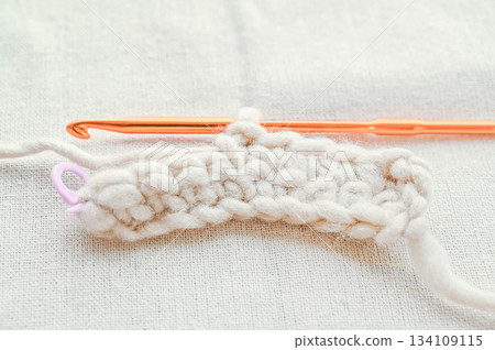 Knitting image: Basic chain stitch and single crochet Knitting image: Basic chain stitch and single crochet 134109115