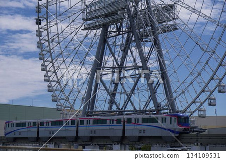 Osaka Monorail and Ferris Wheel Osaka Monorail and Ferris Wheel 134109531