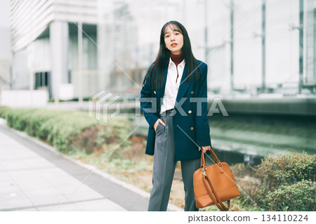 stylish business woman 134110224