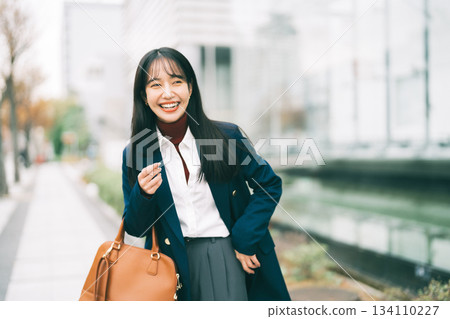 時尚的女商人 134110227