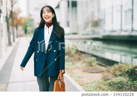 stylish business woman 134110228