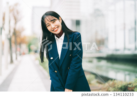 stylish business woman 134110233