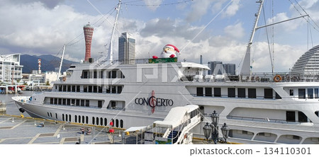Concerto with Santa Claus aboard and Port Tower seen from the mosaic at Kobe Harborland 134110301