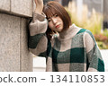 A woman leaning on the wall 134110853
