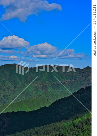 從四國喀斯特地形眺望四國山脈 134111231