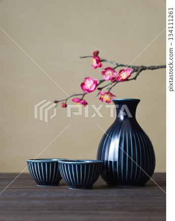 飲用形象 清酒瓶和 choko 清酒套裝 134111261