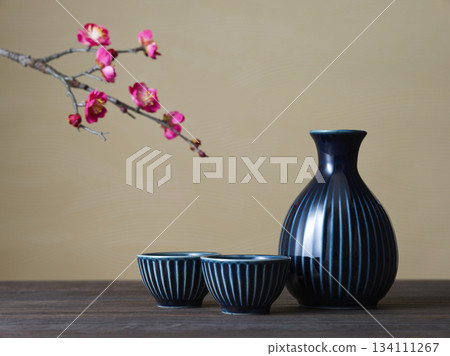 飲用形象 清酒瓶和 choko 清酒套裝 134111267