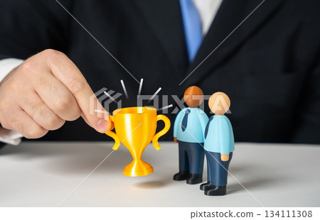 A businessman presents awards to employees. Recognizing achievements and passing milestones. Corporate appreciation and motivation. HR success, leadership and workplace celebration. 134111308