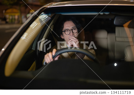 A man driving a car 134111719