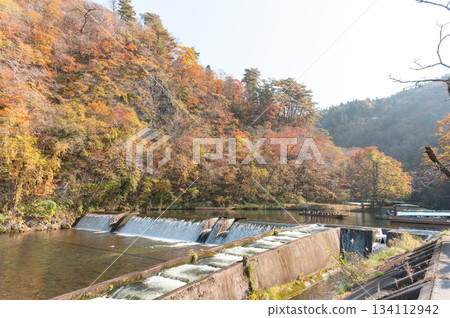 秋天南京河 134112942