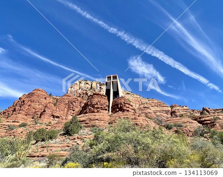 [亞利桑那州] 塞多納，聖十字教堂外觀，建於一座岩石山上 134113069