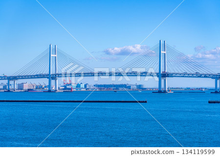 [Bayside scenery] Yokohama Bay Bridge seen from Osanbashi Pier on a clear winter day in Yokohama [Kanagawa Prefecture] 134119599