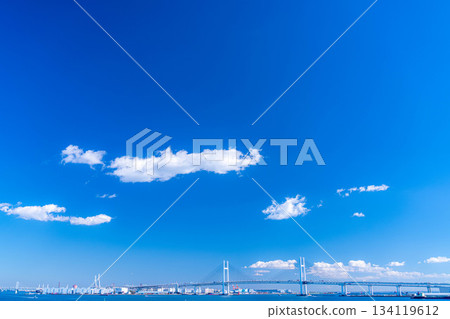 [Bayside scenery] Yokohama Bay Bridge seen from Osanbashi Pier on a clear winter day in Yokohama [Kanagawa Prefecture] 134119612