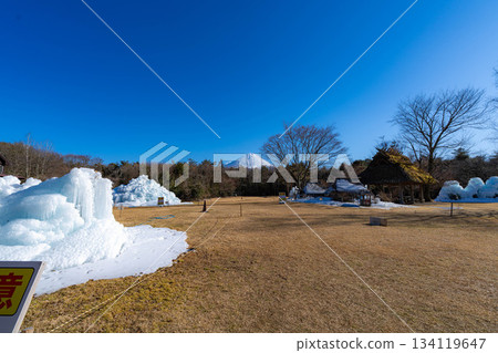 [Mt. Fuji material] Rime trees and scenery at the Lake Saiko Ice Festival [Yamanashi Prefecture] 134119647