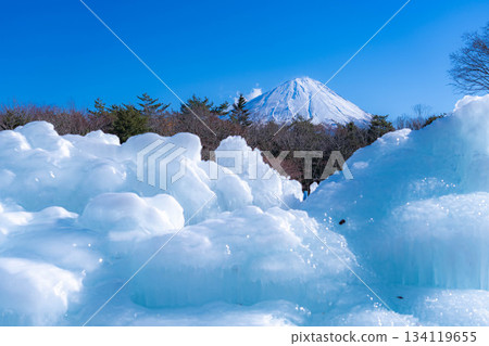 [富士山素材] 西湖冰節的霧凇與風景 [山梨縣] 134119655