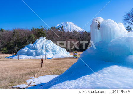 [Mt. Fuji material] Rime trees and scenery at the Lake Saiko Ice Festival [Yamanashi Prefecture] 134119659