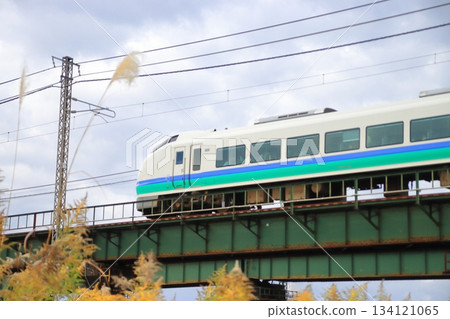 E653系列(雷沼重印彩色)特快列車「白雪」號,秋末時節行駛於信越本線_照片拍攝於2025年11月24日 E653系列(雷沼重印彩色)特快列車「白雪」號,秋末時節行駛於信越本線_照片拍攝於2025年11月24日 134121065