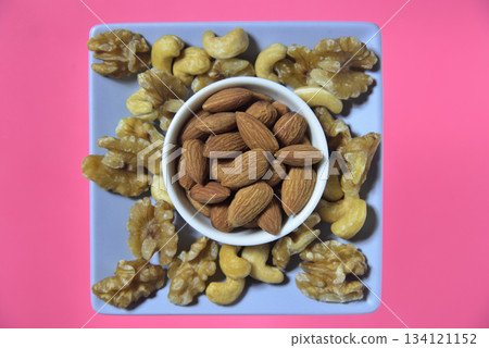 Unglazed mixed nuts 134121152
