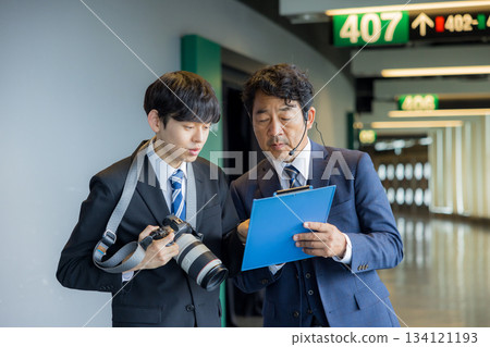 Business people meeting 134121193