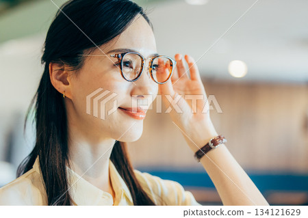 Portrait of a woman with glasses 134121629