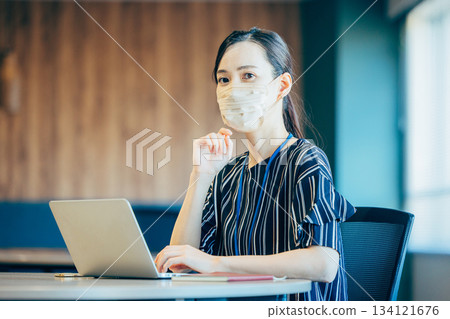 Mask business woman woman 134121676