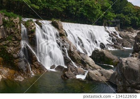 【長筱水壩】氣勢磅礴的瀑布 134122650