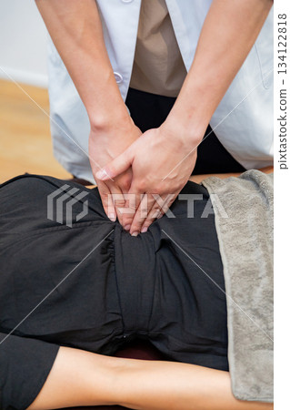 Chiropractic clinic treatment scene 134122818