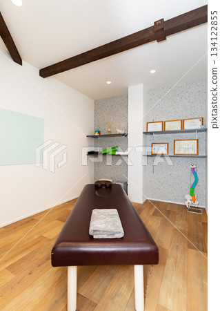 Manipulative treatment, hospital, treatment room Manipulative treatment, hospital, treatment room 134122855