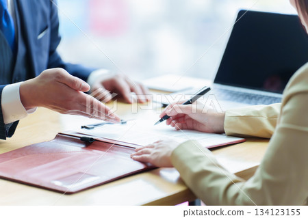 合約申請文件簽名 134123155