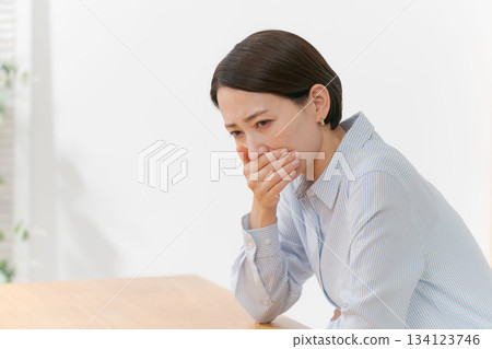 A woman with poor health 134123746