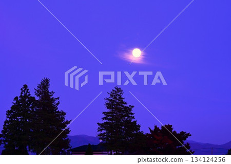 November's Supermoon "Beaver Moon" 134124256