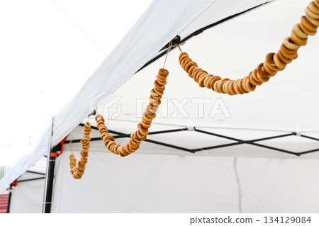 Traditional Slavic decoration made of bubliks hanging on strings. Russian folk culture, symbol of hospitality and rural heritage. 134129084