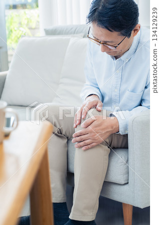 Senior man with knee pain Senior man with knee pain 134129239