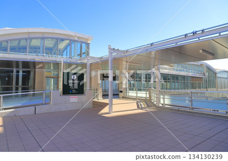 The connecting passage between Kita-Ayase Station on the Chiyoda Line and Torara Terrace 134130239