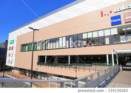 Lala Terrace Kita-Ayase, directly connected to the Tokyo Metro Chiyoda Line station 134130263