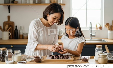 情人節巧克力，父母和孩子一起享用 134131508