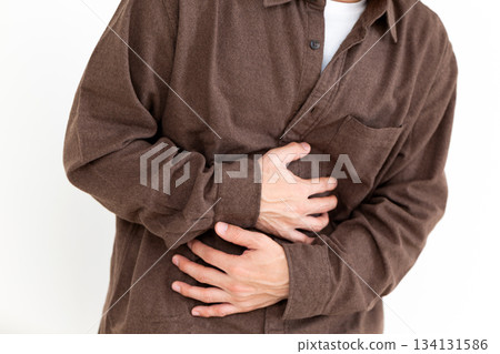 中年男子胃痛 中年男子胃痛 134131586