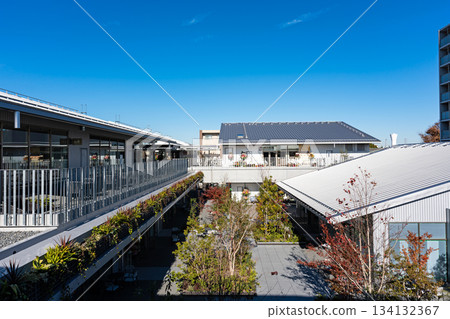 仙川森林廣場:從三樓拍攝的二樓廣場照片。東京都調布市仙川町 仙川森林廣場:從三樓拍攝的二樓廣場照片。東京都調布市仙川町 134132367
