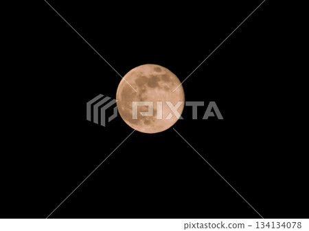 The biggest full moon of the year 134134078