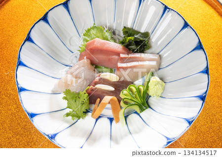 Sashimi platter 134134517