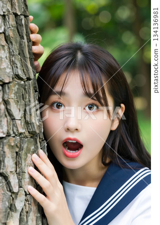 國中女生看到了不該看到的東西。 134136981
