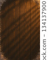 日落和深棕色的木紋 134137900