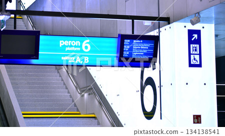 Warsaw, Poland. 28 November 2025. View of the display panel showing platform numbers in Warszawa Zachodnia station 134138541