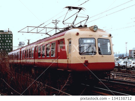 長野電氣鐵道2500系(原東急5000系)列車在長野站前,地下施工前 長野電氣鐵道2500系(原東急5000系)列車在長野站前,地下施工前 134138712
