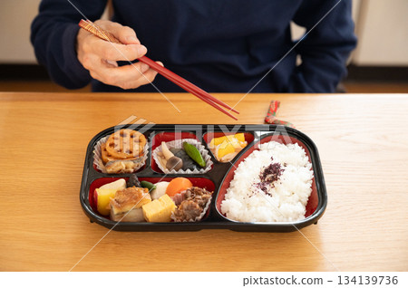 送貨上門的午餐盒 送貨上門的午餐盒 134139736