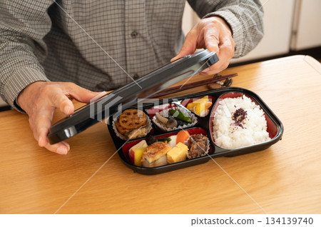 送貨上門的午餐盒 送貨上門的午餐盒 134139740