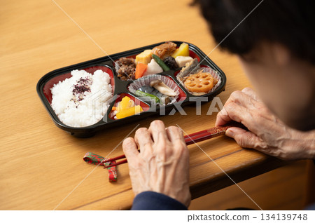 送貨上門的午餐盒 送貨上門的午餐盒 134139748