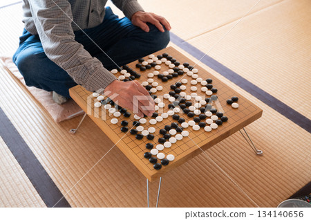 圍棋男子的手 圍棋男子的手 134140656