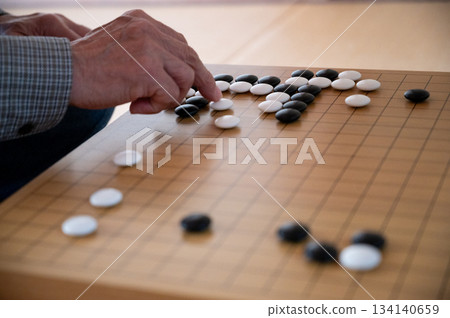 圍棋男子的手 134140659